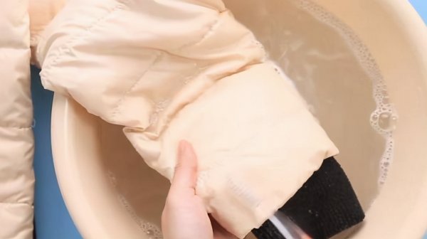 白羽绒服怎么洗白小窍门