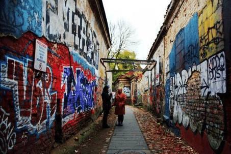 世界最小的国家只有2个人是真的吗