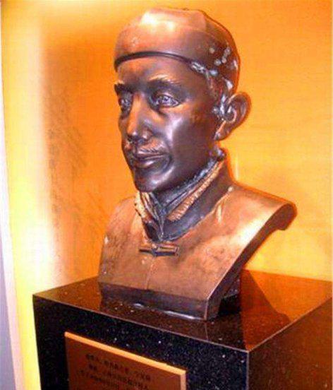 云南白药是谁发明的