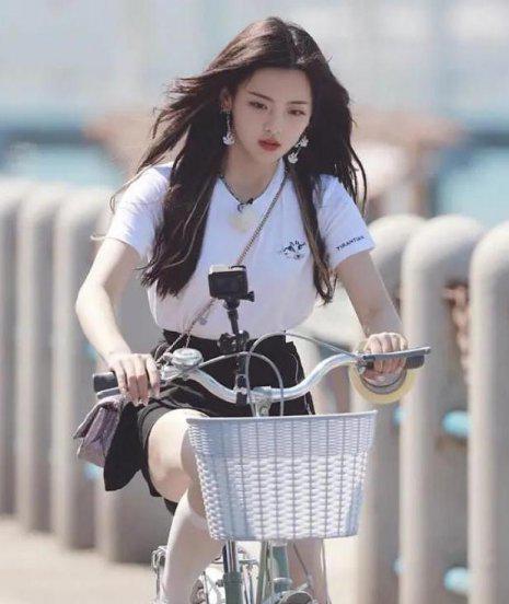 简介杨超越是哪里人