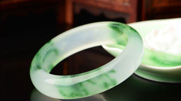 什么叫糯种与冰种翡翠