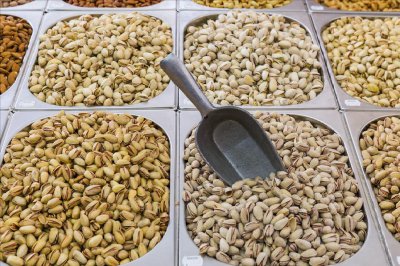 开心果什么颜色的最好 开心果该怎么挑选质量好的