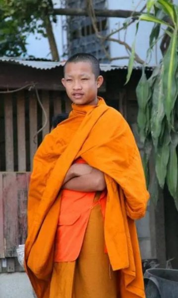 泰国传奇和尚龙婆坤的简介