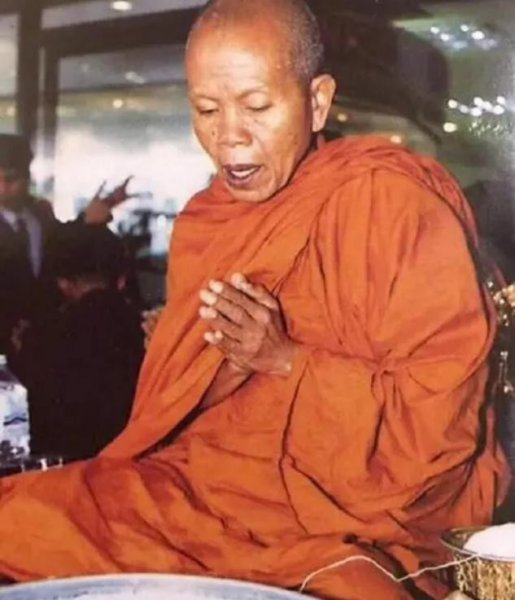 泰国传奇和尚龙婆坤的简介