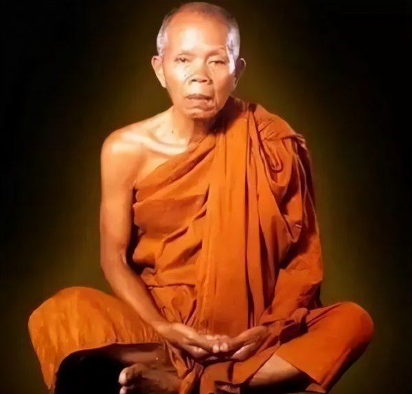 泰国传奇和尚龙婆坤的简介