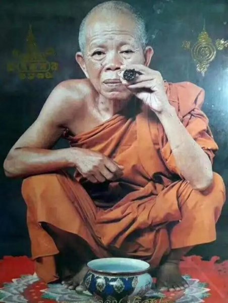 泰国传奇和尚龙婆坤的简介