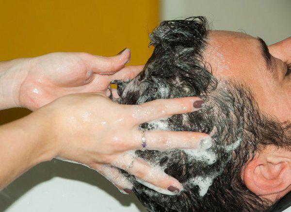 洗面奶和沐浴露可以洗头吗