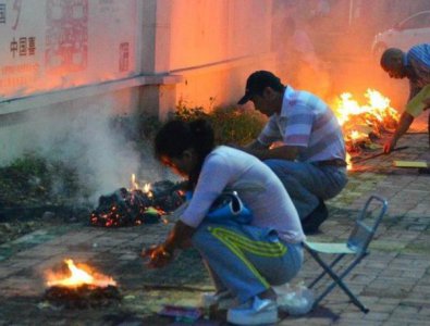 烧纸钱给去世的人能收到吗 给死去的人烧纸钱真的有用吗