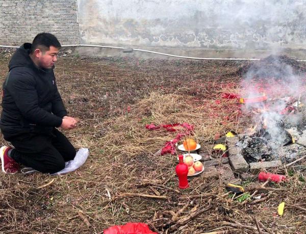 烧纸钱给去世的人能收到吗