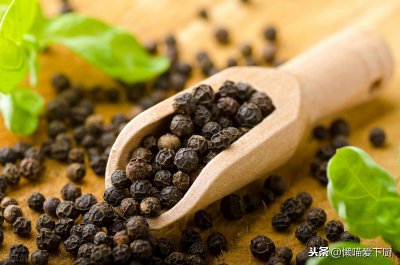 花椒粉和胡椒粉有什么区别 怎么分清花椒粉和胡椒粉