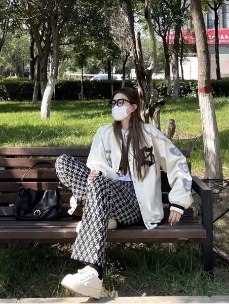 不同颜色棒球服搭配什么裤子好看