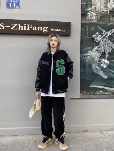 不同颜色棒球服搭配什么裤子好看