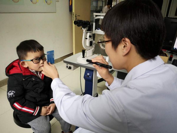 眼镜一般多久换一次