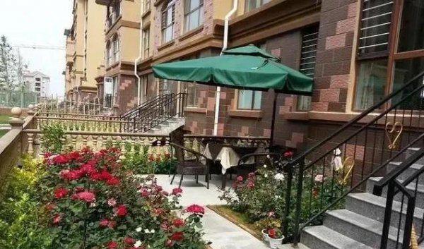 带院子的一楼和带阁楼的顶楼能买吗