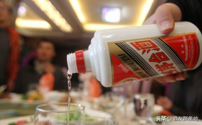 伏特加是什么酒 伏特加属于香型白酒类别都酒吗