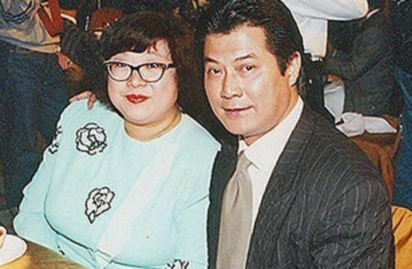 官晶华什么来头