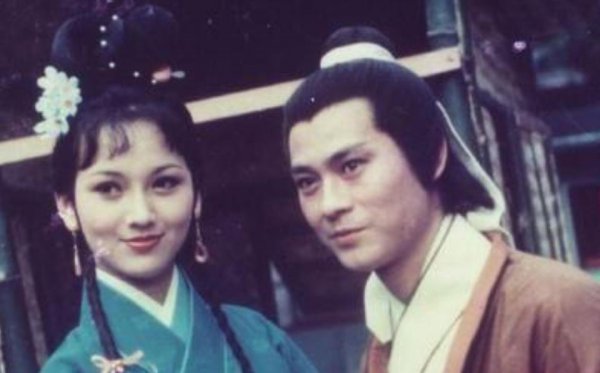 官晶华什么来头