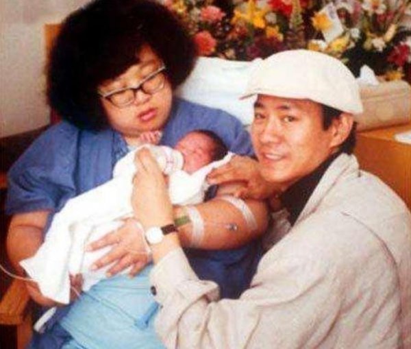 官晶华什么来头