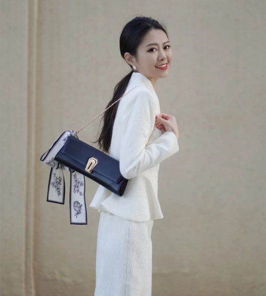 小丝巾的各种系法图解