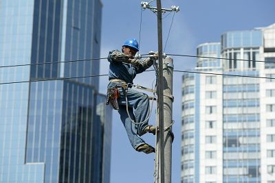 当人触电了用什么绝缘体施救