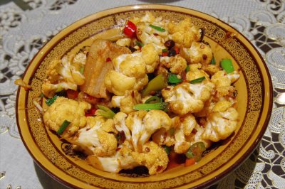 花菜要焯水再炒吗 菜花炒肉炒的的时候需要焯水吗