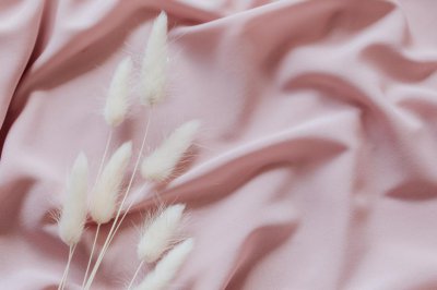 为什么高档衣服都是聚酯纤维 衣服材质是聚酯纤维好不好