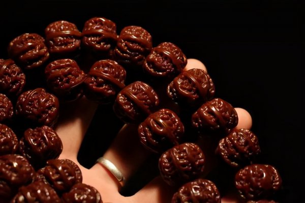 小核桃手串怎么炼成完美包浆