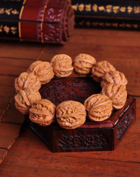 小核桃手串怎么炼成完美包浆