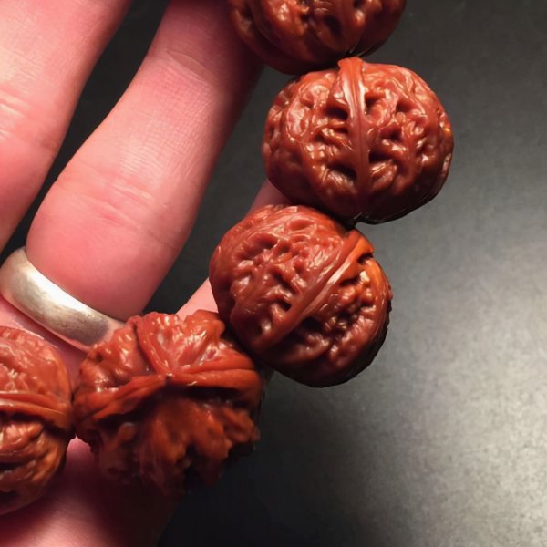 小核桃手串怎么炼成完美包浆