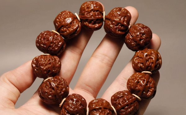 小核桃手串怎么炼成完美包浆