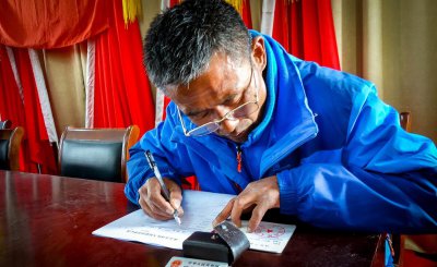 村主任工资月薪多少 村委会主任一个月多少钱工资