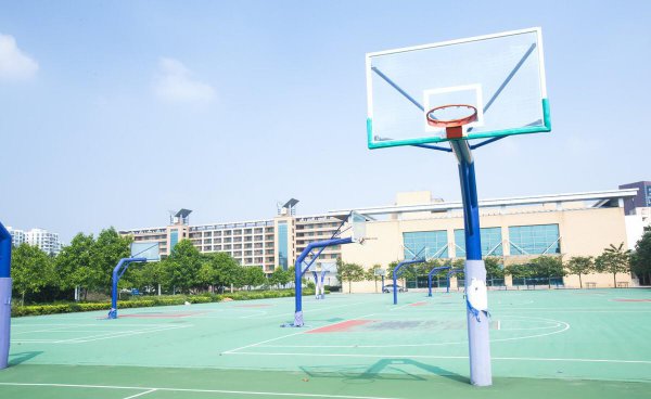 中考300分左右能上什么学校