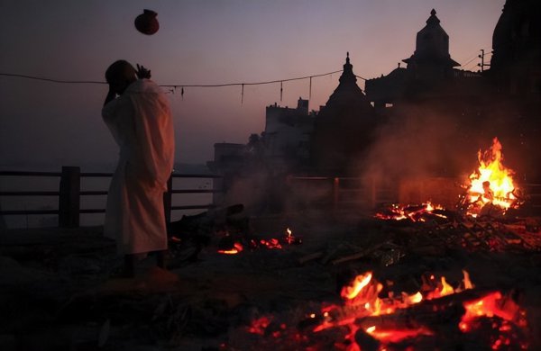印度恒河浮尸最恐怖图片