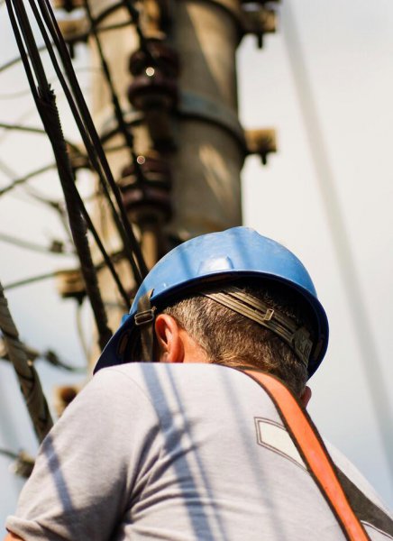 建筑工地红帽子是什么职位类别