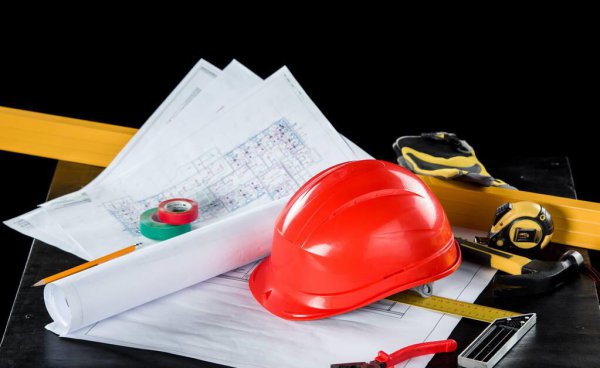 建筑工地红帽子是什么职位类别