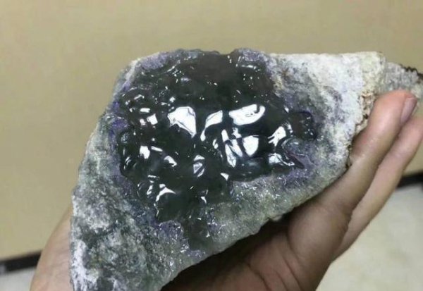 翡翠原石长在哪里