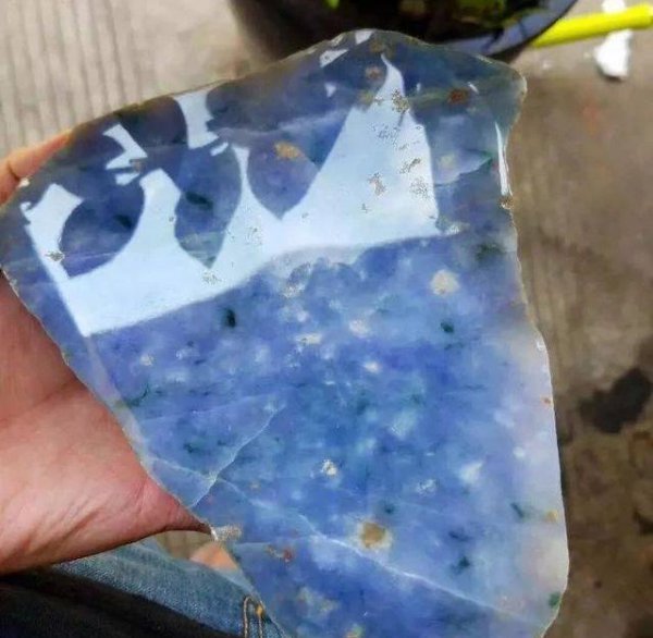 翡翠原石长在哪里