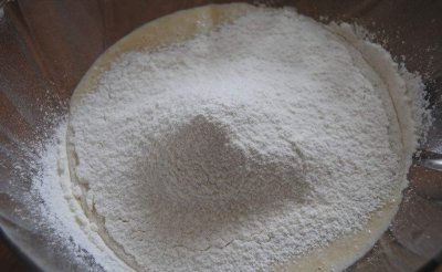 面包用高筋面粉还是低筋面粉 高筋中筋低筋面粉的区别