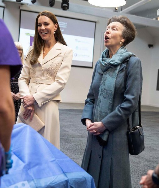 英国女王多少岁了