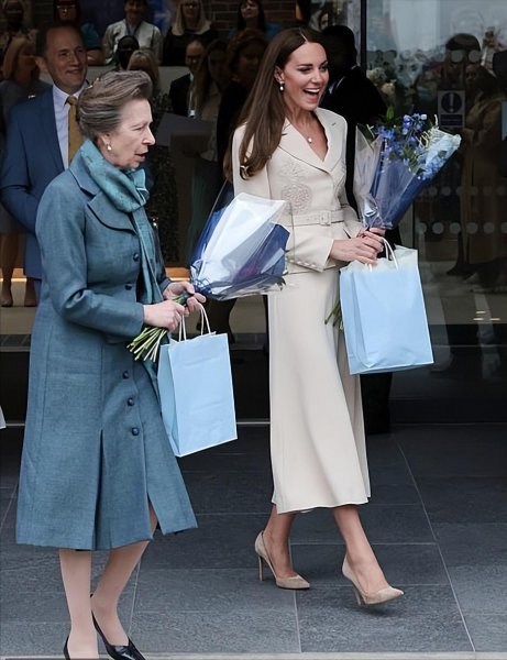 英国女王多少岁了