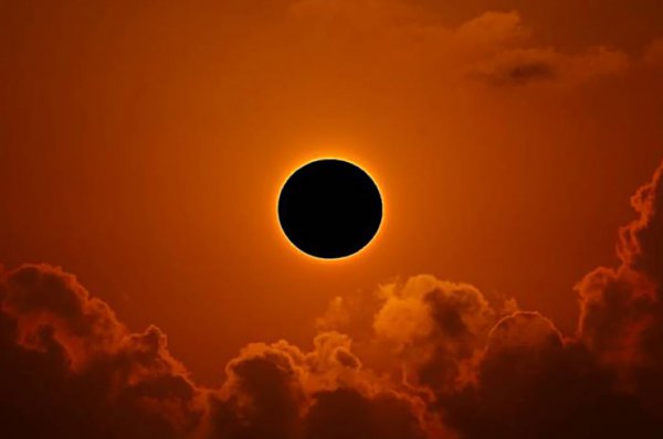 月亮红色的是怎么回事