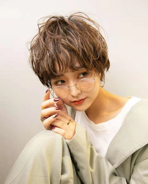 头发少的人适合的发型