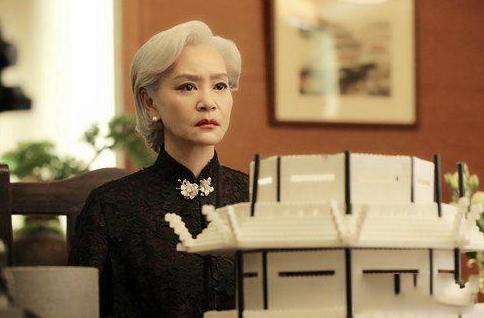 霍仙姑为什么跪张起灵