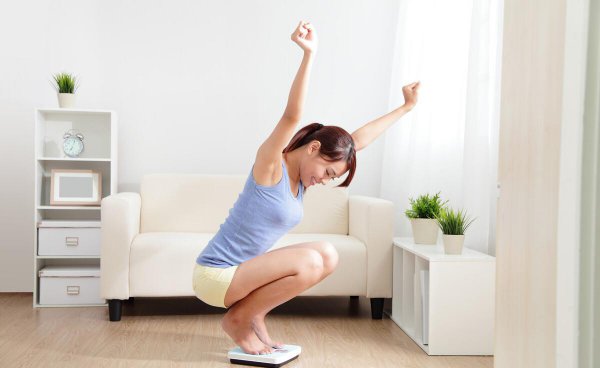 学生三天瘦成筷子腿的动作