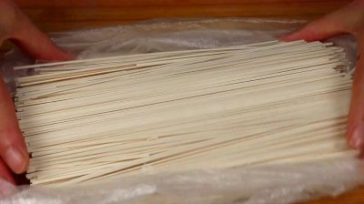 煮面条是冷水下锅还是热水下锅 煮面条的方法和步骤