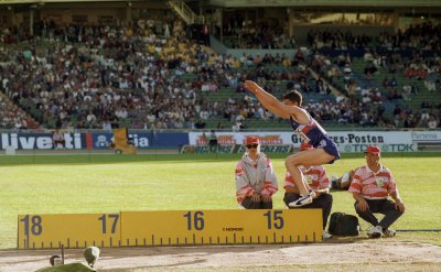 爱德华兹三级跳的故事 乔恩·爱德华兹的世界纪录