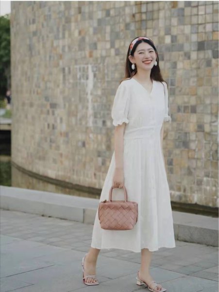 夏天穿什么颜色的衣服最凉快