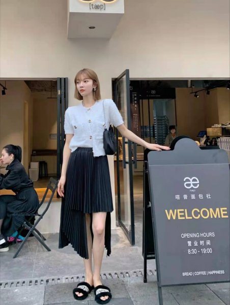 夏天穿什么颜色的衣服最凉快