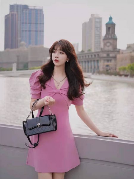 夏天穿什么颜色的衣服最凉快