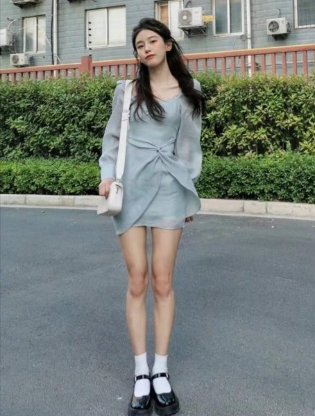 夏天穿什么颜色的衣服最凉快